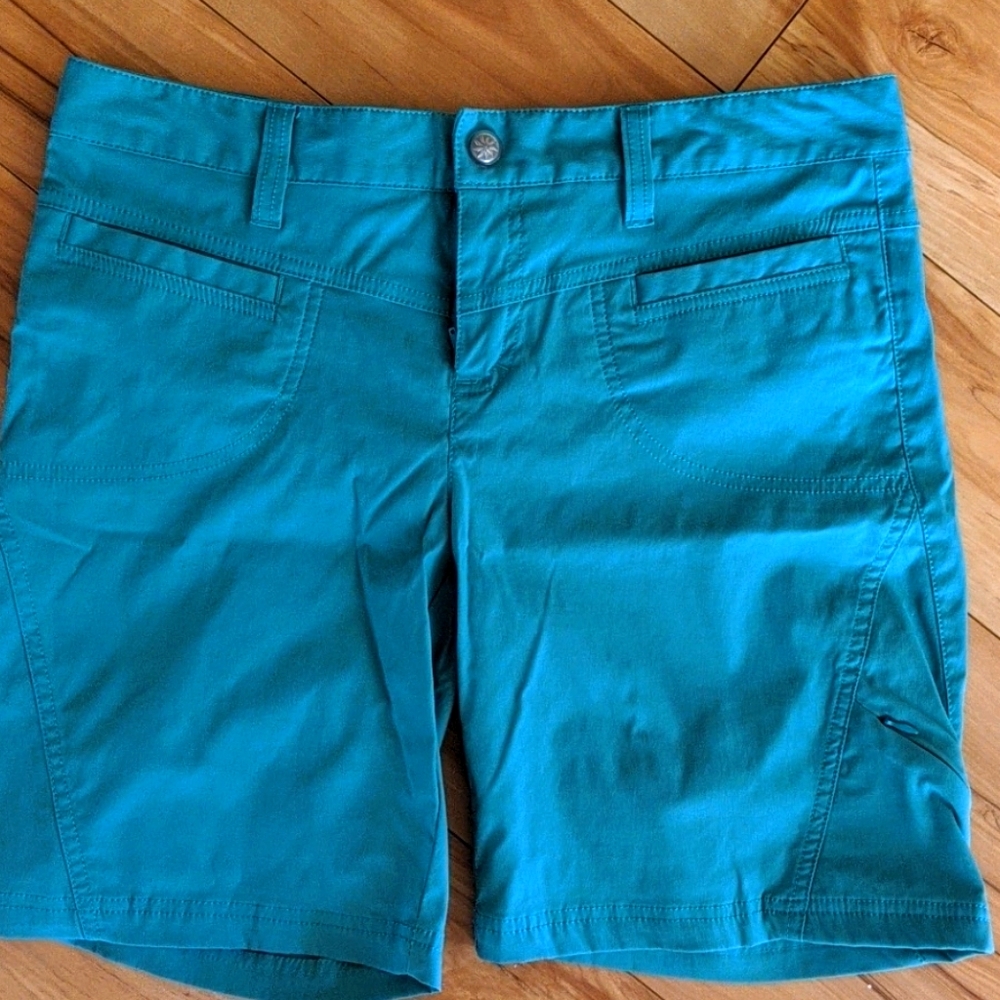 Athleta Nylon shorts size 8 Teal color